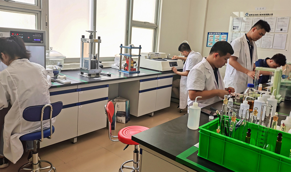 Shenzhen Yurucheng Dental Materials Co., Ltd ligne de production du fabricant