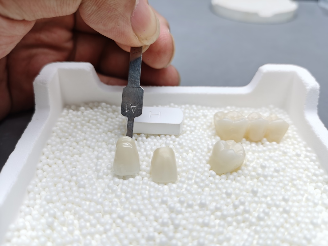 Dental Lab Cad Cam Materials Zirconia Blocks 16mm 3D Multilayer Pre Shaded Zirconia Dental Block for Open System Milling Machine