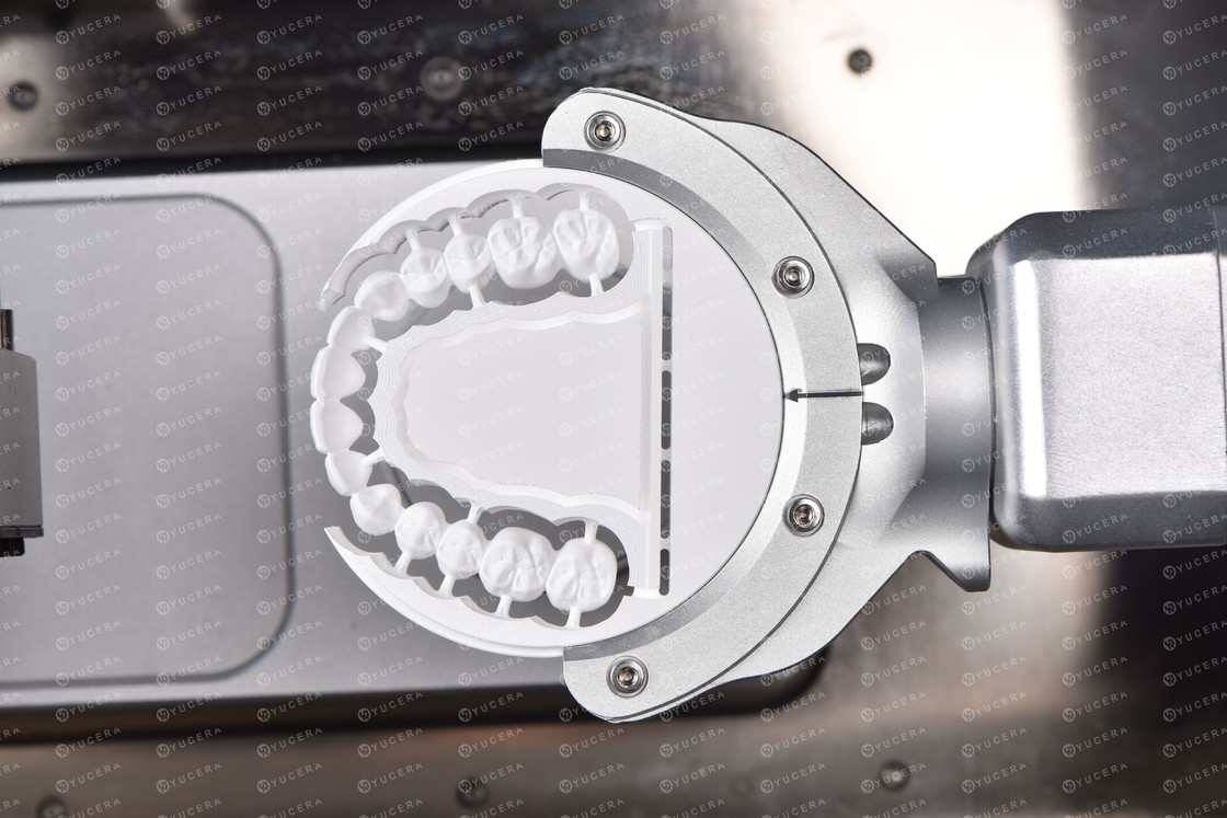 YRC-5X - Fraiseuse dentaire CADCAM YUCERA 5 axes pour zircone dentaire à chaud, machine de fraisage dentaire CAD CAM pour laboratoire dentaire