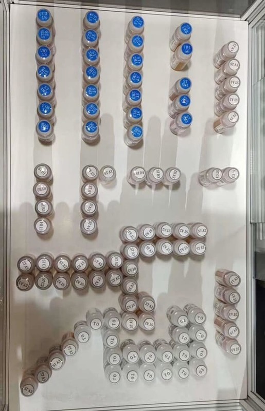 Solutions de sourire uniques Yucera Kit de coloration céramique zircone 18 couleurs Natural Glow pour les créations de laboratoire dentaire